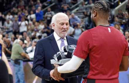 客场比赛常 客场比赛常